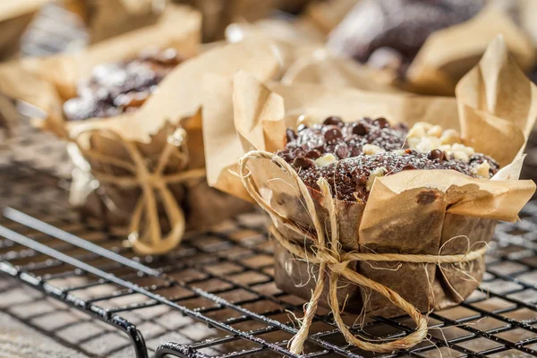 Muffins à la vanille avec sucre en poudre sur support à coller — Photo