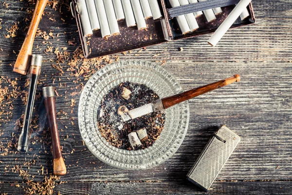 Old thin pipe ready to smoke — Stock Photo, Image