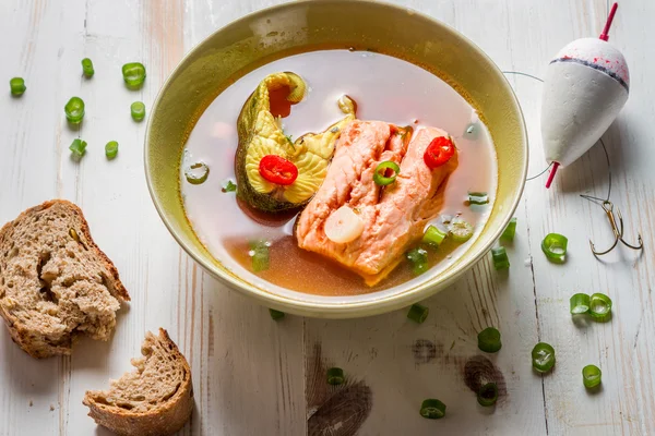 Sopa de peixe picante à base de salmão — Fotografia de Stock