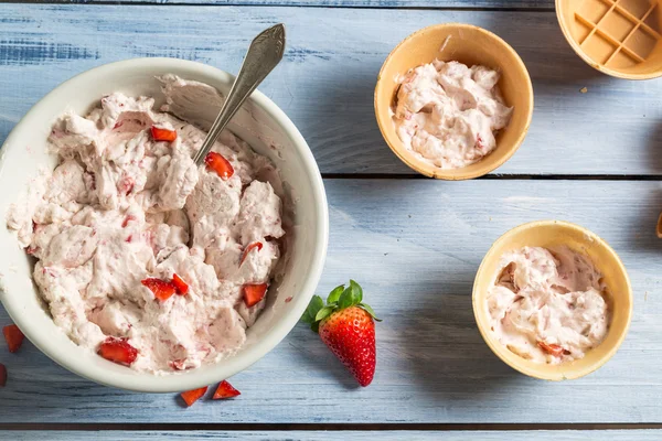 Fresh cream and fruits as ingredients for ice cream — Stock Photo, Image