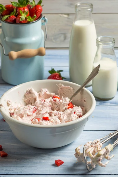 Whipped cream and fresh strawberries as ingredients for ice crea — Stock Photo, Image