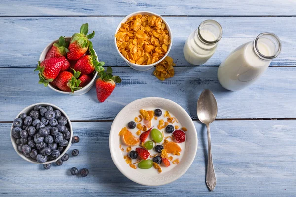 Ingredients for a healthy and nutritious breakfast — Stock Photo, Image