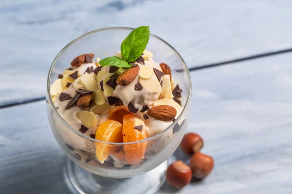 Closeup of peanut ice cream with fruits and nuts — Stock Photo, Image