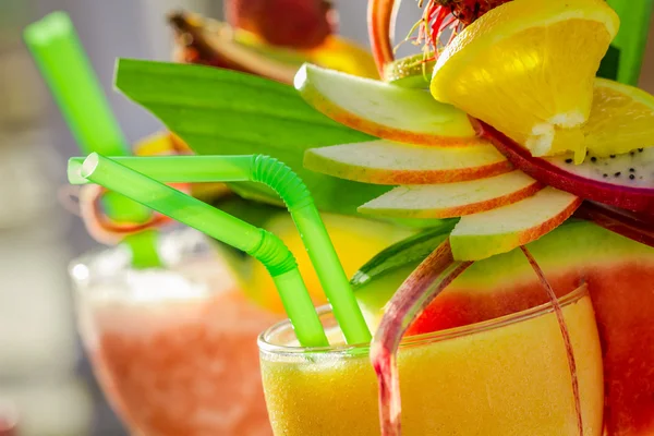 Крупный план летнего напитка с арбузом — стоковое фото