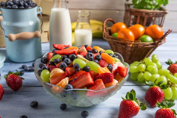 Taze meyve sağlıklı salata yaptım — Stok fotoğraf