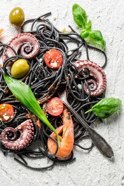 Spaghetti with seafood and cherry tomato — Stock Photo, Image
