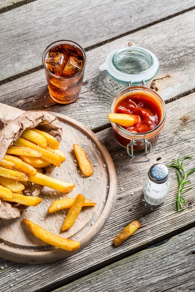 Fresh french fries served with cold drink — Stock Photo, Image