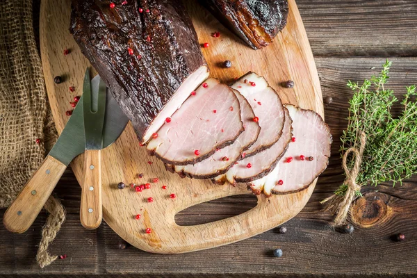 Delicioso jamón casero ahumado cocinado — Foto de Stock