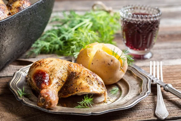 Rural meal with chicken and potato — Stock Photo, Image