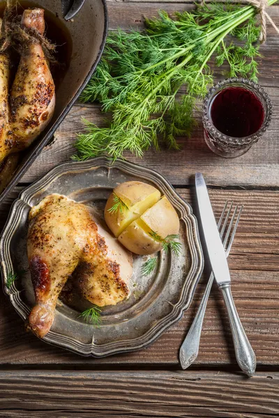 Jacket potato and roasted chicken served with wine — Stock Photo, Image