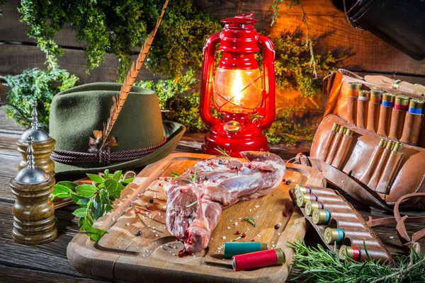 Cervo fresco preparato per la tostatura in baita da cacciatore — Foto Stock