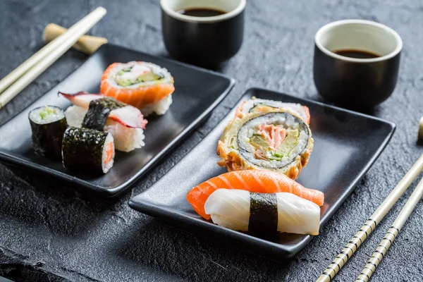 Closeup de sushi para duas pessoas — Fotografia de Stock