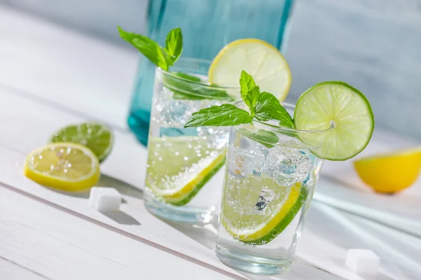 Close-up on lemon drink with ice — Stock Photo, Image