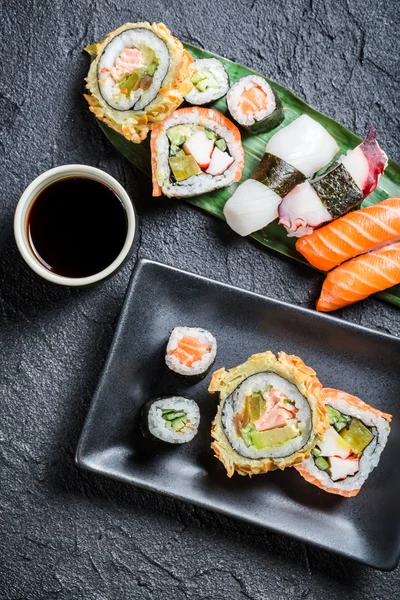 Closeup of sushi with soy sauce — Stock Photo, Image