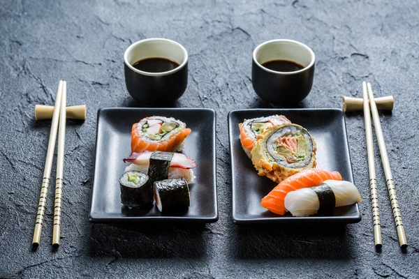 Sushi večeře pro dvě osoby — Stock fotografie