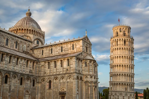 Monumentos antiguos en Pisa en verano —  Fotos de Stock