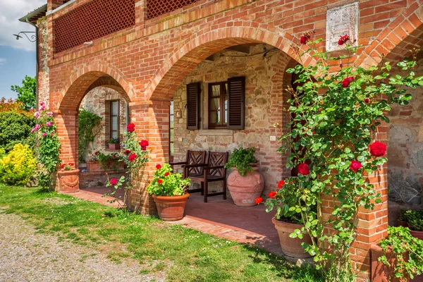 Ferienhaus auf dem Bauernhof in der Toskana, Italien — Stockfoto