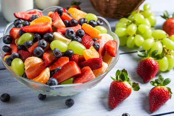 Tasty spring fruit salad — Stock Photo, Image