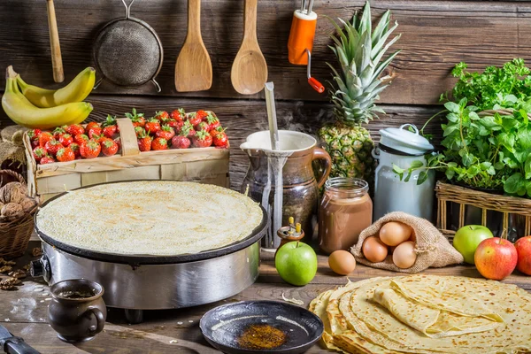 Preparazione per frittelle con frutto — Foto Stock