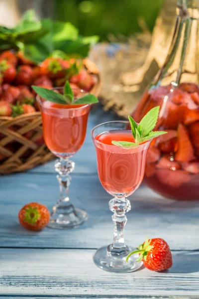 Liqueur de fraise maison — Photo