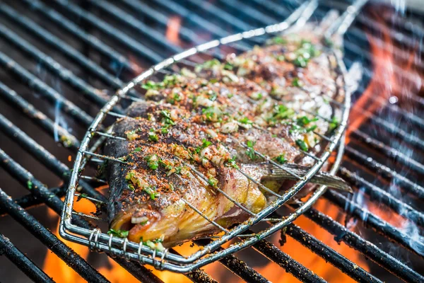 Baked fish on the grill with fire — Stock Photo, Image