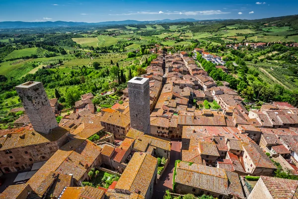 Widok na zieloną dolinę w san gimignano, Włochy — Zdjęcie stockowe