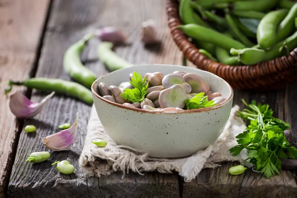 Lekkere Tuinbonen Met Peterselie Knoflook Een Perfecte Zomersnack Gekookte Tuinbonen — Stockfoto