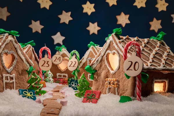 Bedårande Jul Pepparkaksby Natten Med Stjärnor Pepparkaksbyn Till Jul — Stockfoto