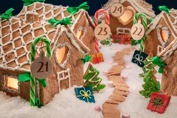 Bedårande Jul Pepparkaksby Med Kakstjärnor Natten Pepparkaksbyn Till Jul — Stockfoto