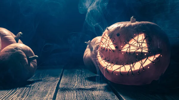 Glödande Och Skrämmande Halloween Pumpa Som Halloween Bakgrund Bakgrund Med — Stockfoto