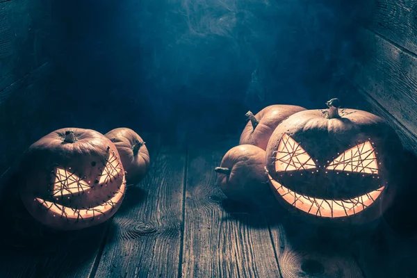 Läskig Och Konstig Jack Lantern Träskjulet Bakgrund Med Kopia Utrymme — Stockfoto