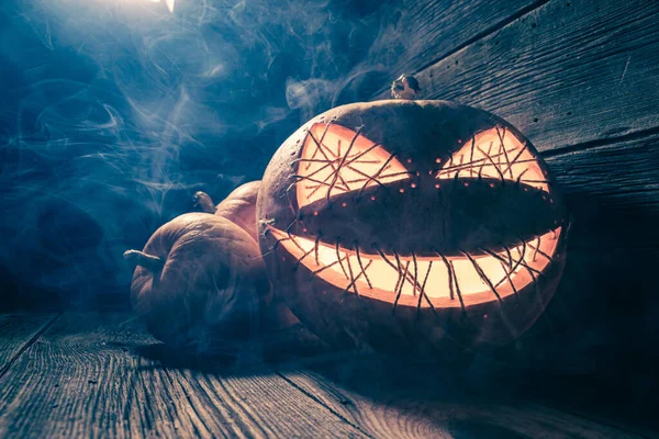 Karanlık Sahne Olarak Tuhaf Sisli Jack Lantern Cadılar Bayramı Için — Stok fotoğraf
