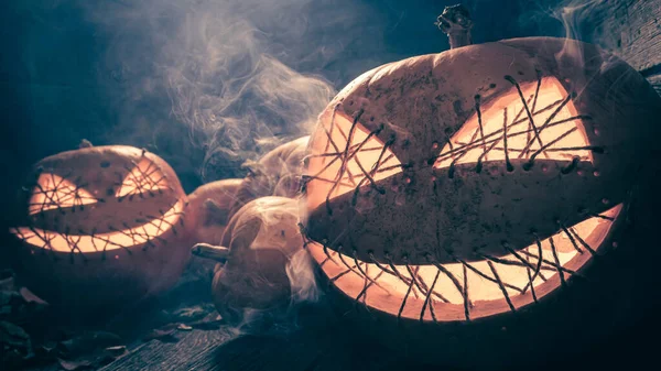 Ahşap Kulübede Tuhaf Sisli Bir Jack Lantern Cadılar Bayramı Için — Stok fotoğraf