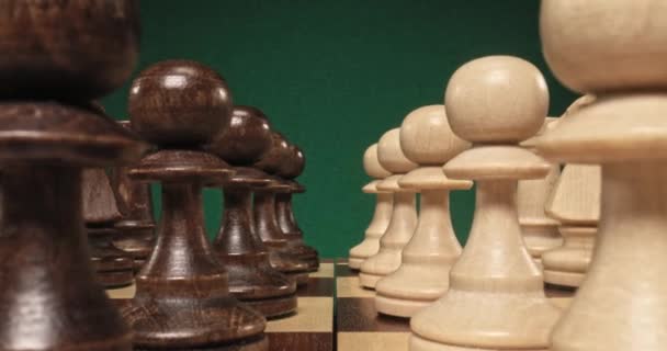 Makro šachové hry jako makro zobrazit na šířku — Stock video
