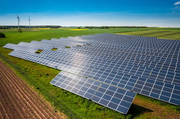 Painéis Solares Grandes Azuis Como Fonte Energia Renovável Energia Pura — Fotografia de Stock