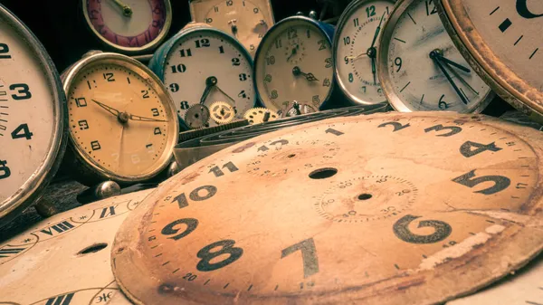 Spare Parts Broken Clocks Vintage Watchmakers Workshop Clocks Parallax Effect — Stock Photo, Image