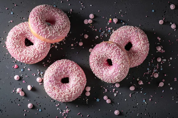 Donuts Cor Rosa Coloridos Saborosos Como Lanche Perfeito Donuts Sobremesa — Fotografia de Stock