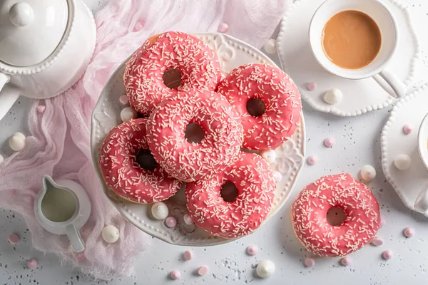 Домашние Сладкие Розовые Пончики Кофе Лучший Десерт Пончики Кофе Лучший — стоковое фото