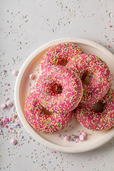 Doce Caseiro Rosas Donuts Pronto Para Comer Donuts Sobremesa Takeaway — Fotografia de Stock