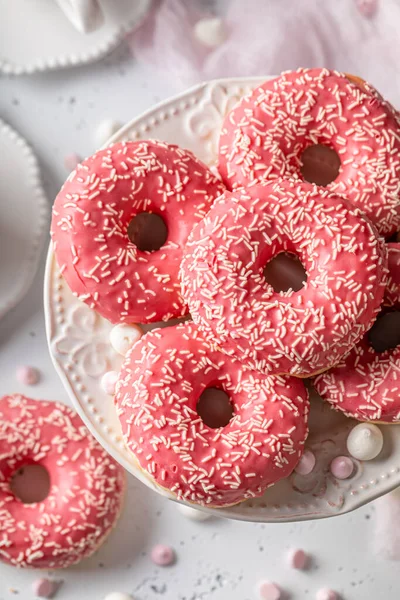 Домашние Сладкие Розовые Пончики Кофе Готовы Употреблению Пончики Кофе Лучший — стоковое фото