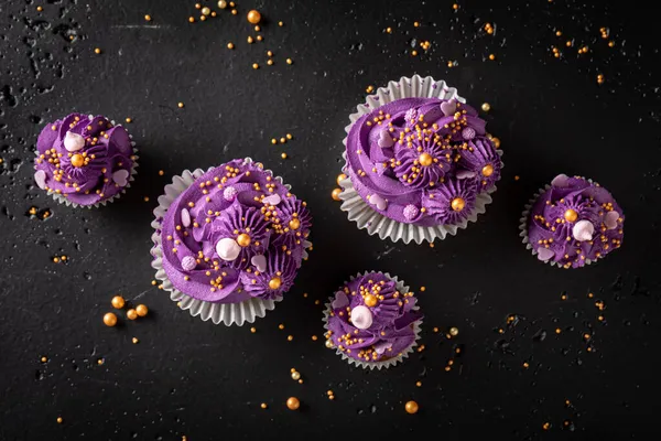 Homemade Cupcakes Made Sprinkles Purple Whipped Cream Magnificent Purple Dessert — Stock Photo, Image