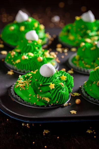 Tasty Green Cupcakes Made Whipped Cream Sprinkles Dessert Christmas Baking — Stock Photo, Image