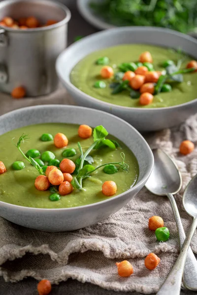 Deliciosa Sopa Guisantes Hecha Verduras Frescas Sopa Vegana Verde Hecha —  Fotos de Stock