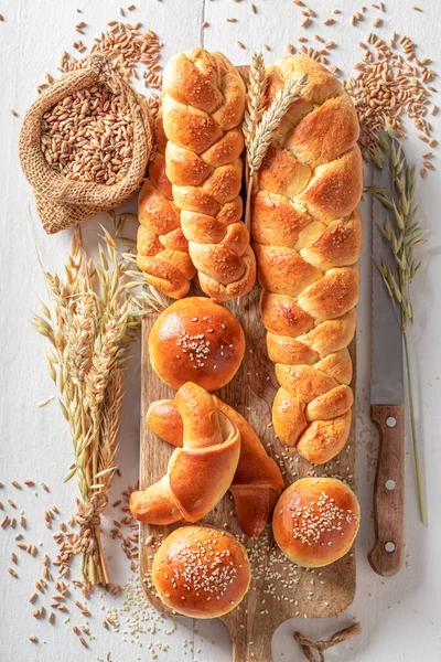 Gesunde Brotsorten Auf Dem Tisch Der Rustikalen Küche Vielfalt Hausgemachten — Stockfoto