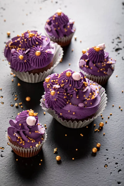 Delicious Cupcakes Golden Sprinkles Violet Whipped Cream Magnificent Purple Dessert — Stock Photo, Image