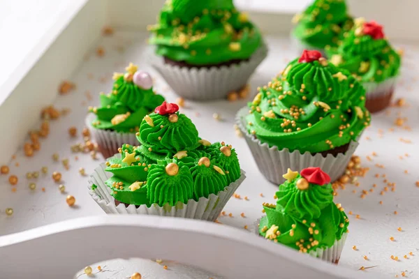 Bellissimi Cupcake Verdi Forma Albero Natale Splendido Dessert Natale — Foto Stock