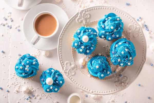 Unique Blue Cupcakes Served Coffee White Porcelain Blue Cupcakes Coffee — Stock Photo, Image