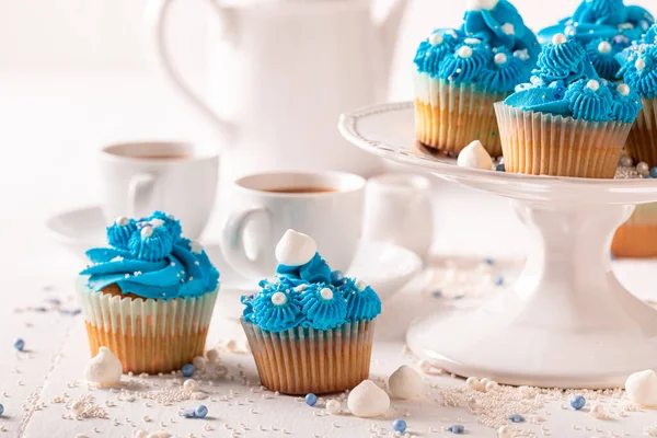 Beaux Cupcakes Bleus Servis Avec Café Porcelaine Blanche Cupcakes Bleus — Photo