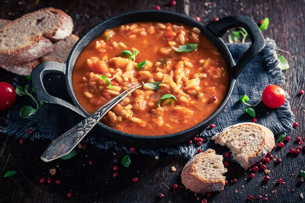 Hjemmelavet Minestrone Suppe Med Cherrytomater Nudler Minestrone Suppe Med Blanding - Stock-foto