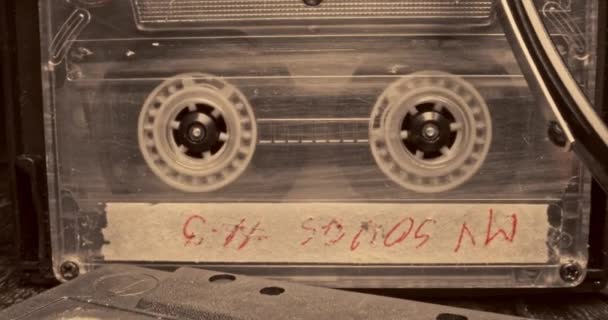Cassetta e lettore vintage. Giocatore con cassetta audio rotante. — Video Stock